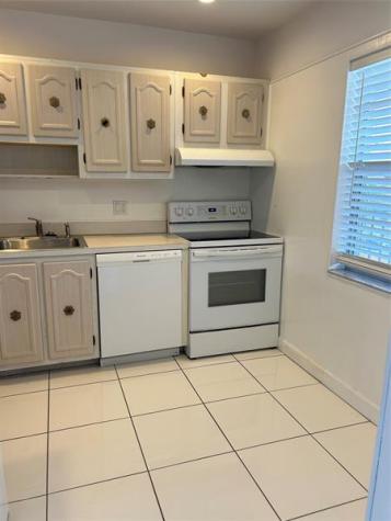 31 Abbey Lane Delray Beach FL 33446