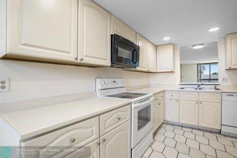 2707 NE 14th Street Causeway Pompano Beach FL 33062