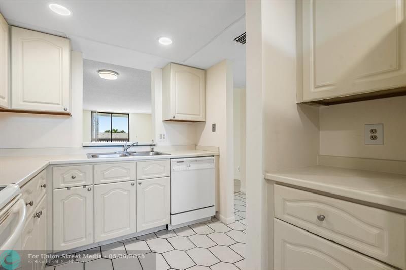 2707 NE 14th Street Causeway Pompano Beach FL 33062