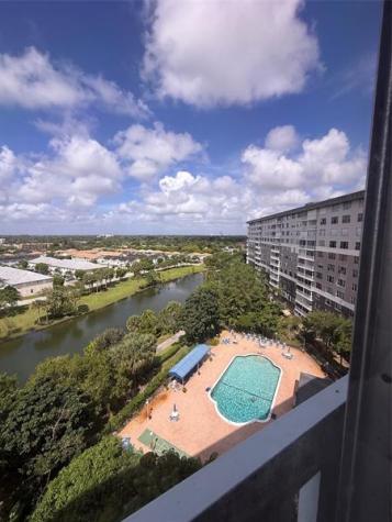 4001 Hillcrest Drive Hollywood FL 33021