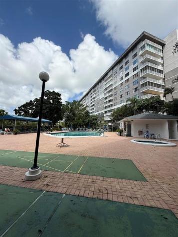 4001 Hillcrest Drive Hollywood FL 33021