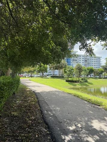 4001 Hillcrest Drive Hollywood FL 33021
