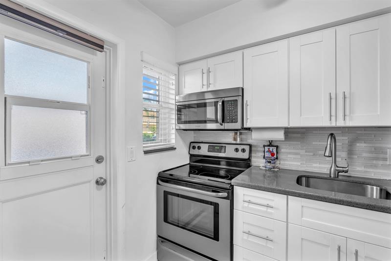 2131 NE 42nd Court Lighthouse Point FL 33064