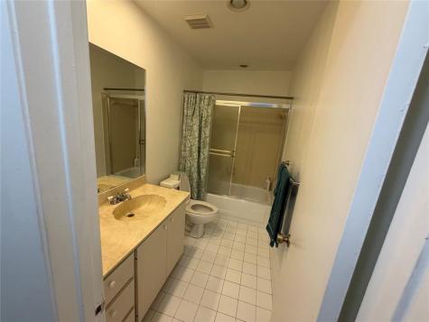 6711 S Parkway Drive Margate FL 33068