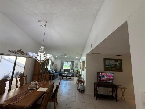 6711 S Parkway Drive Margate FL 33068
