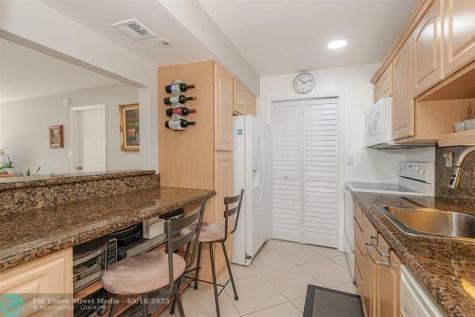 230 Lakeview Drive Weston FL 33326