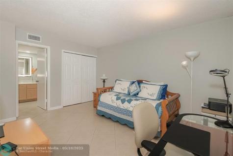 230 Lakeview Drive Weston FL 33326