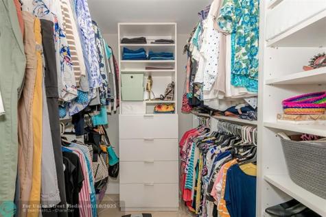 230 Lakeview Drive Weston FL 33326