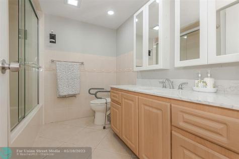 230 Lakeview Drive Weston FL 33326