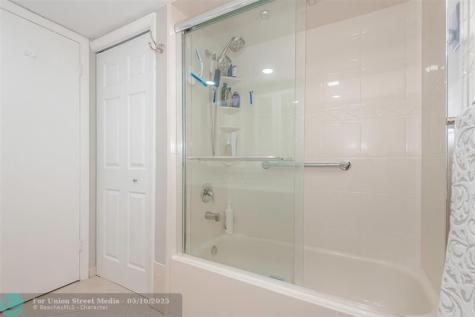 230 Lakeview Drive Weston FL 33326
