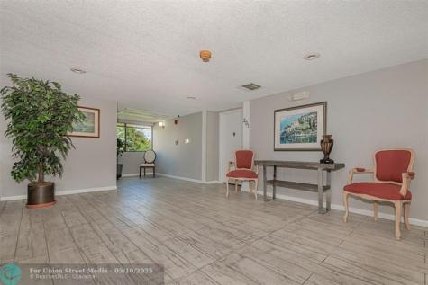 230 Lakeview Drive Weston FL 33326