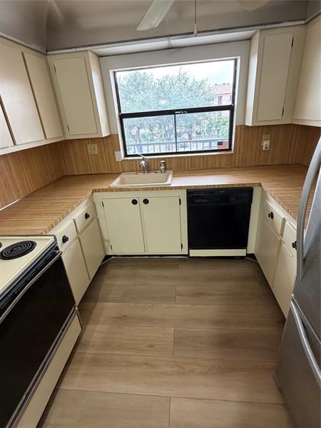 10145 Sunrise Lakes Sunrise FL 33322