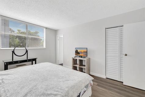 2800 Somerset Drive Lauderdale Lakes FL 33311