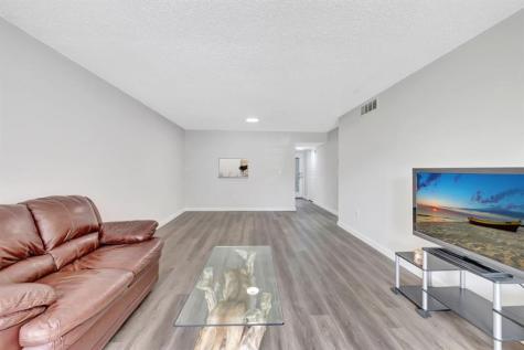 2800 Somerset Drive Lauderdale Lakes FL 33311
