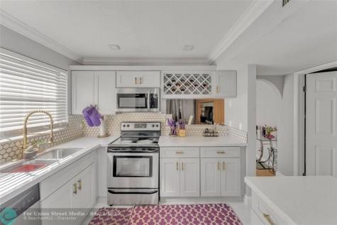 7653 NW 79th Avenue Tamarac FL 33321