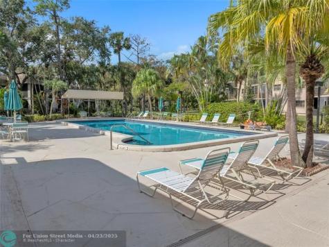 7653 NW 79th Avenue Tamarac FL 33321