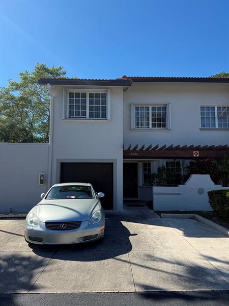 9520 SW 1st Place Coral Springs FL 33071
