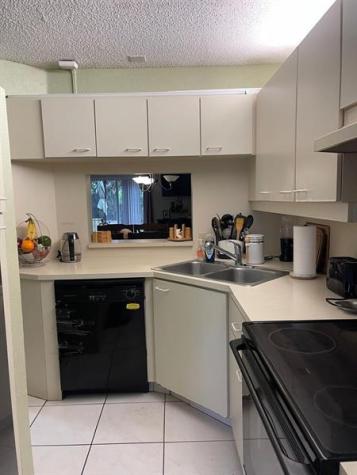 9520 SW 1st Place Coral Springs FL 33071