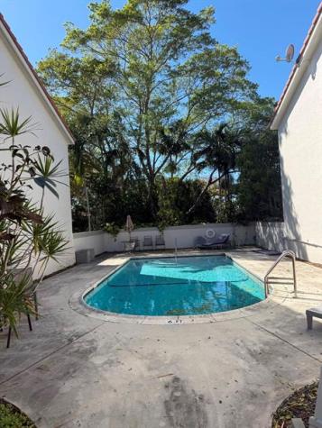 9520 SW 1st Place Coral Springs FL 33071