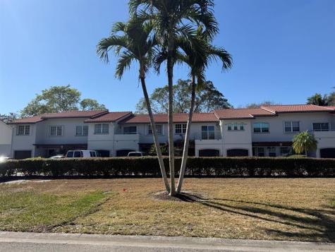 9520 SW 1st Place Coral Springs FL 33071