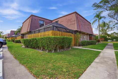 7600 Courtyard Run Boca Raton FL 33433