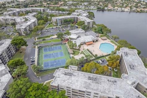 901 Colony Point Pembroke Pines FL 33026