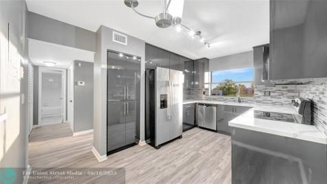 10433 Sunrise Lakes Boulevard Sunrise FL 33322