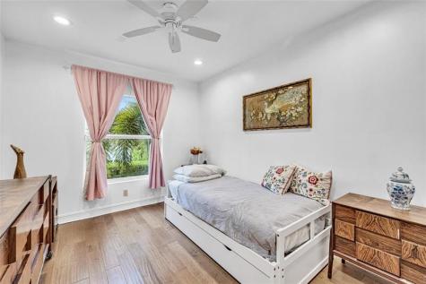 913 NE 17th Way Fort Lauderdale FL 33304