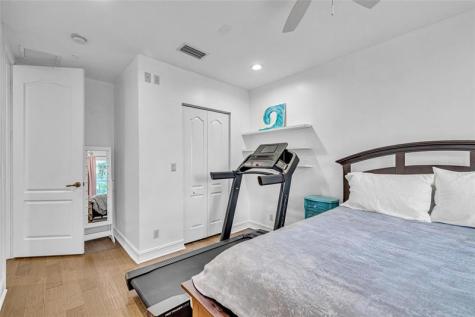 913 NE 17th Way Fort Lauderdale FL 33304