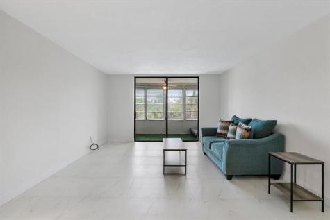 2840 Somerset Drive Lauderdale Lakes FL 33311