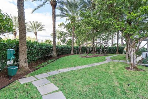 18975 Collins Avenue Sunny Isles Beach FL 33160