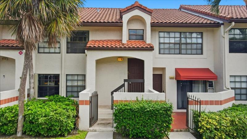 208 Lincoln Court Deerfield Beach FL 33442