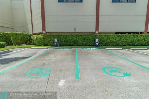 811 S Hollybrook Drive Pembroke Pines FL 33025