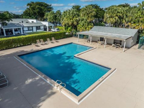 370 Fairway Circle Weston FL 33326