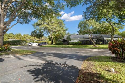 370 Fairway Circle Weston FL 33326