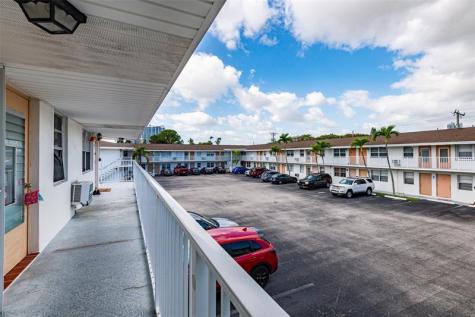 810 Lake Shore Drive West Palm Beach FL 33403