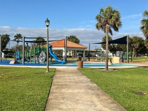 810 Lake Shore Drive West Palm Beach FL 33403