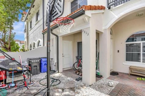 3513 NW 29th Court Lauderdale Lakes FL 33311