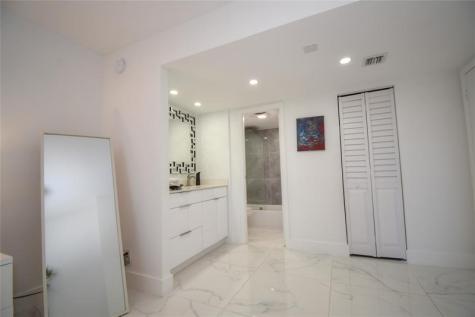 20301 W Country Club Drive Aventura FL 33180