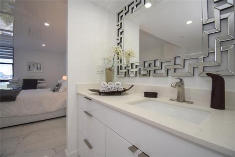 20301 W Country Club Drive Aventura FL 33180