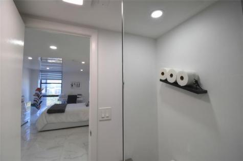 20301 W Country Club Drive Aventura FL 33180