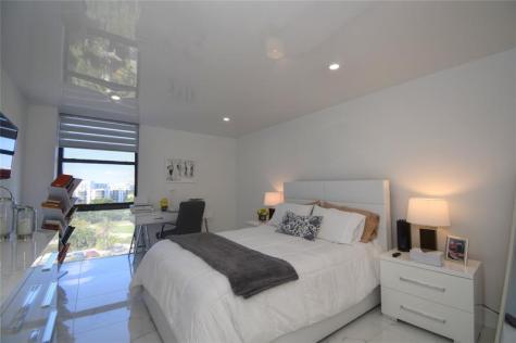 20301 W Country Club Drive Aventura FL 33180