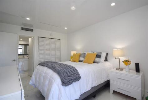 20301 W Country Club Drive Aventura FL 33180