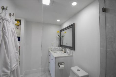 20301 W Country Club Drive Aventura FL 33180