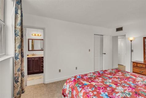 2840 Somerset Drive Lauderdale Lakes FL 33311