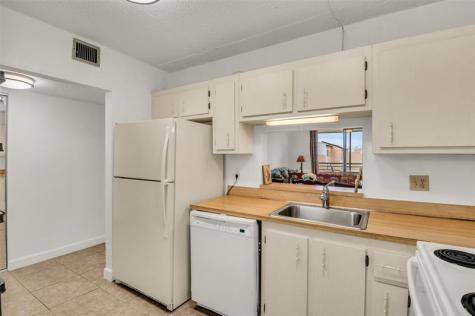 2840 Somerset Drive Lauderdale Lakes FL 33311