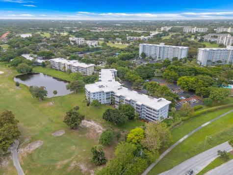 4020 W Palm Aire Drive Pompano Beach FL 33069