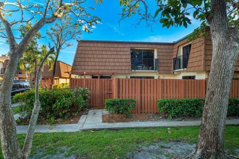 9101 SW 19th Place Davie FL 33324