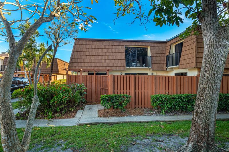9101 SW 19th Place Davie FL 33324