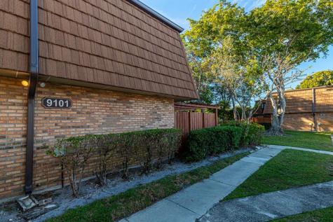 9101 SW 19th Place Davie FL 33324